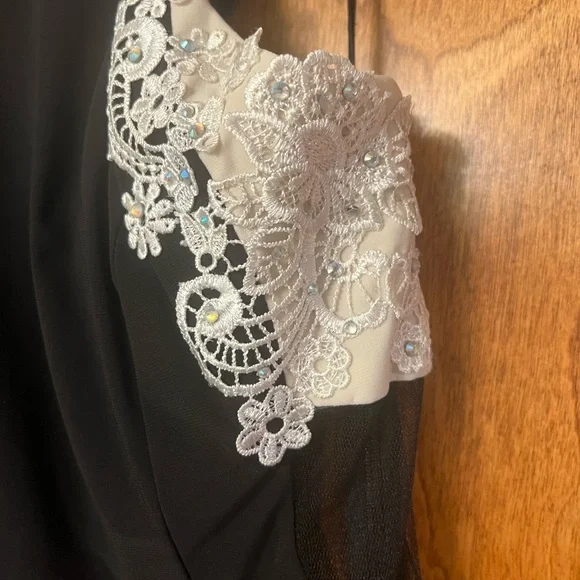 Black Homecoming or Prom Dress - size 9/10 with mesh size panels, lace - Picture 4 of 6